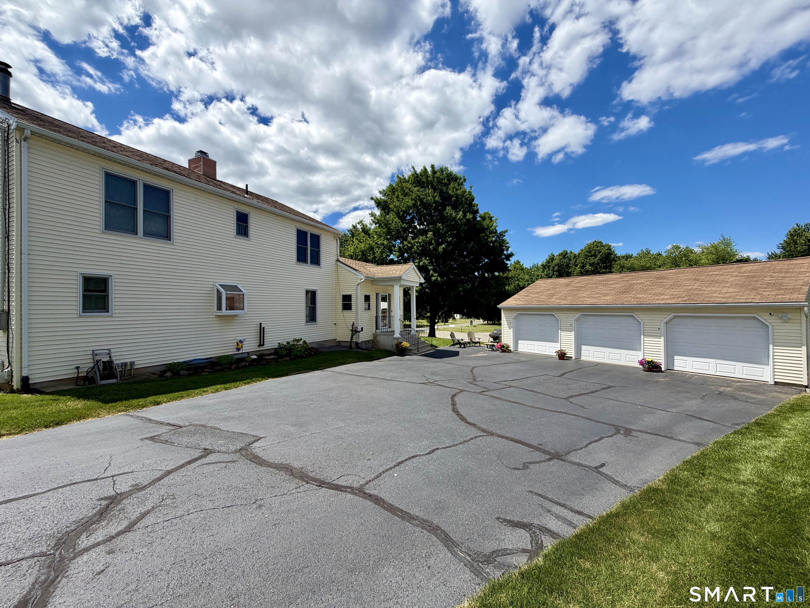 35 North Street Enfield, CT 06082 - Photo 4 of 7