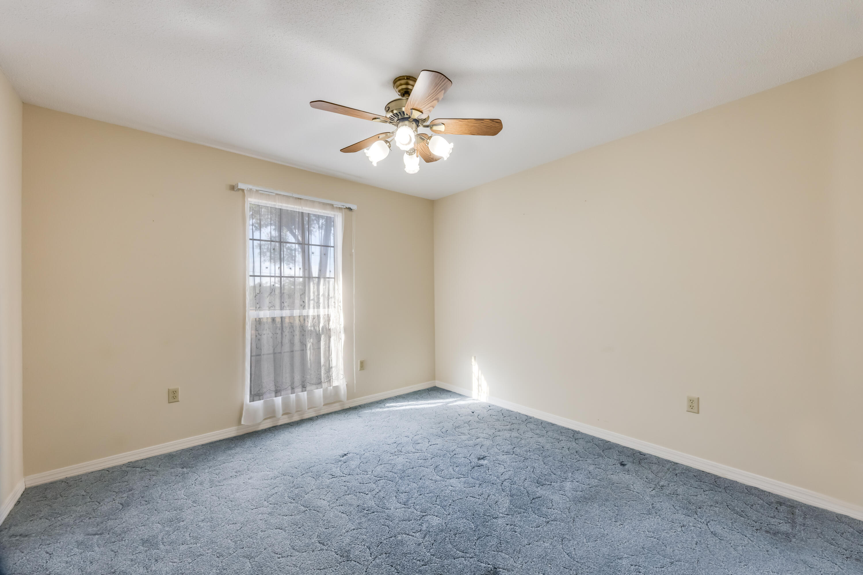 5965 Oak Hill Road Crestview, FL 32536 - Photo 26 of 44 an empty room with windows and fan