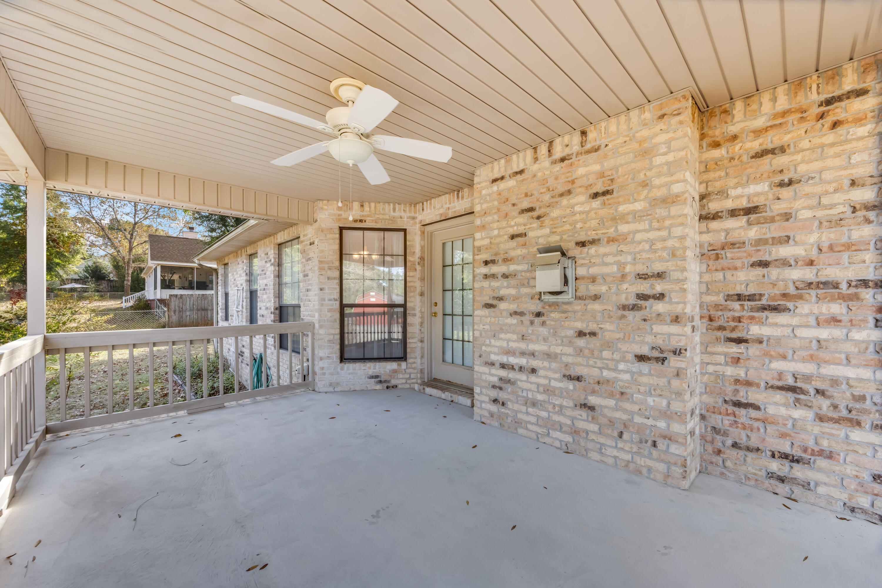 5965 Oak Hill Road Crestview, FL 32536 - Photo 34 of 44 en empty room with windows