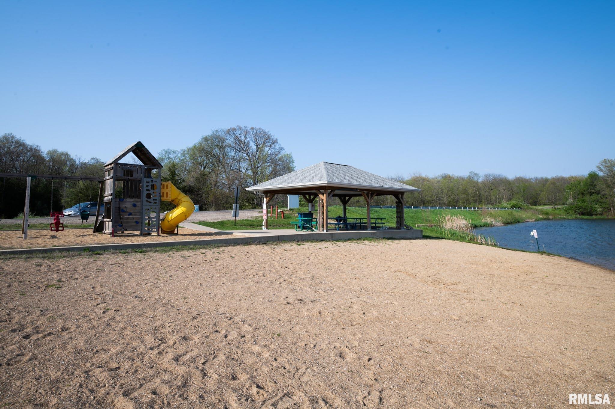 North Apache Path Danvers, IL 61732 - Photo 16 of 20