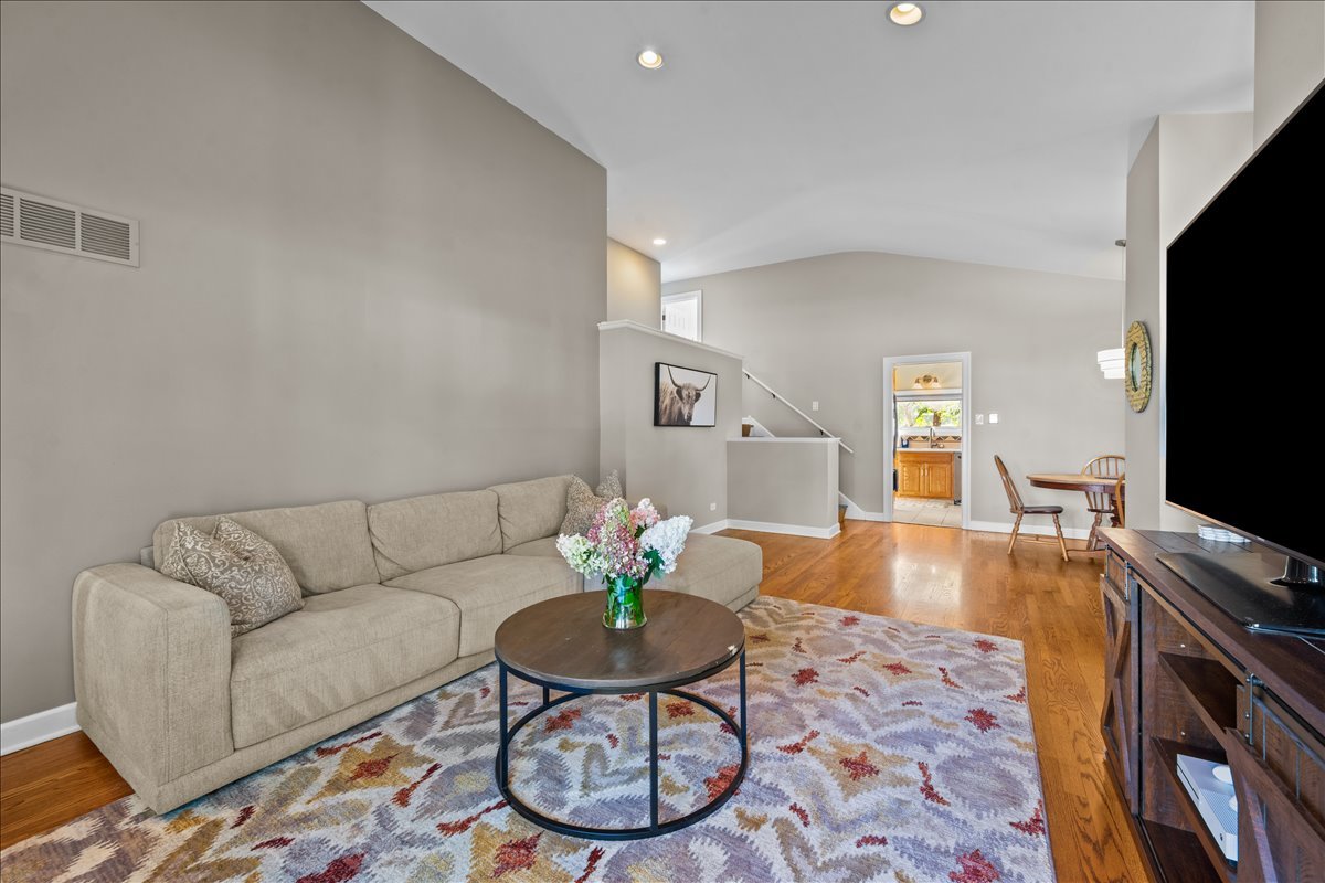 677 Timber Hill Road Deerfield, IL 60015 - Photo 4 of 19