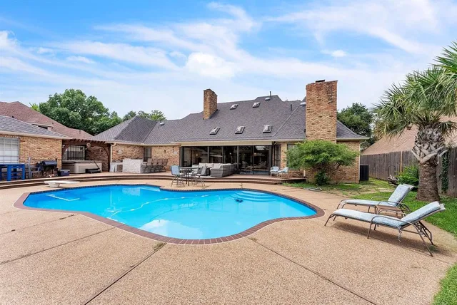 $696,000 | 6 Heritage Court, Grand Prairie, TX 75050