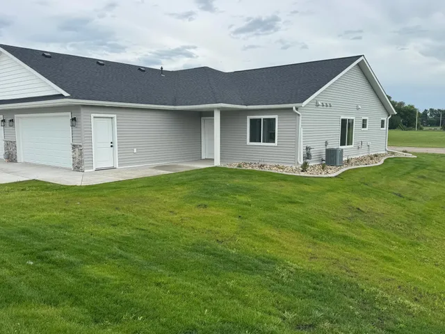 $434,900 | 1055 Village Lane, Detroit Lakes, MN 56501