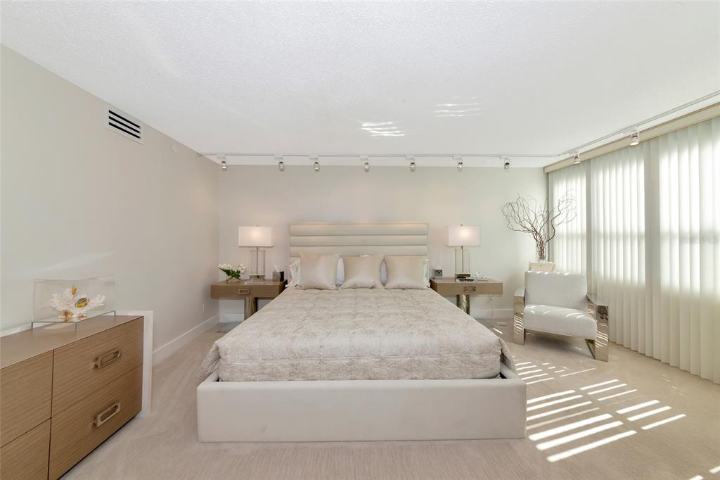 101 Sunset Drive, Unit PH3 Sarasota, FL 34236 - Photo 11 of 47 a spacious bedroom with a large bed and a window