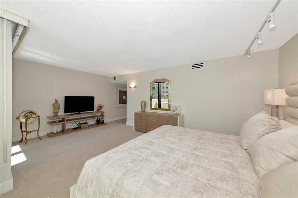 101 Sunset Drive, Unit PH3 Sarasota, FL 34236 - Photo 14 of 47 a bedroom with a bed and a flat screen tv