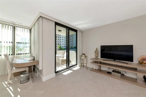 $6,000 | 101 Sunset Drive, Unit PH3, Sarasota, FL 34236