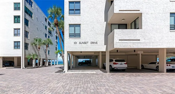 $6,000 | 101 Sunset Drive, Unit PH3, Sarasota, FL 34236