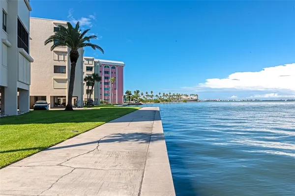 $6,000 | 101 Sunset Drive, Unit PH3, Sarasota, FL 34236