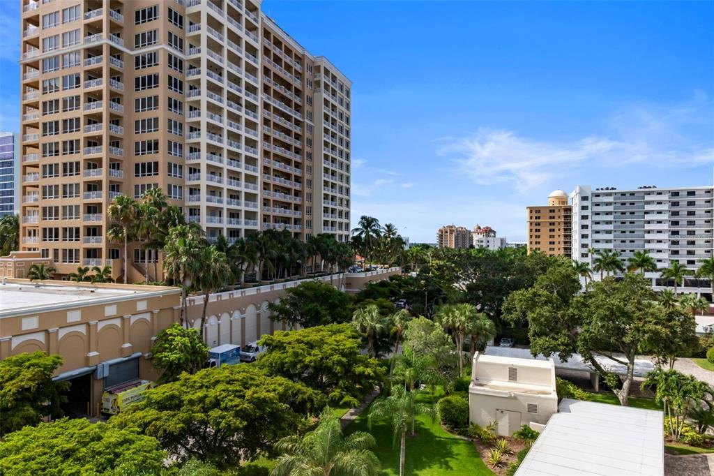 101 Sunset Drive, Unit PH3 Sarasota, FL 34236 - Photo 43 of 47 a view of a city with tall buildings
