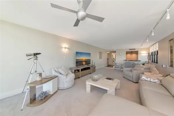 $6,000 | 101 Sunset Drive, Unit PH3, Sarasota, FL 34236