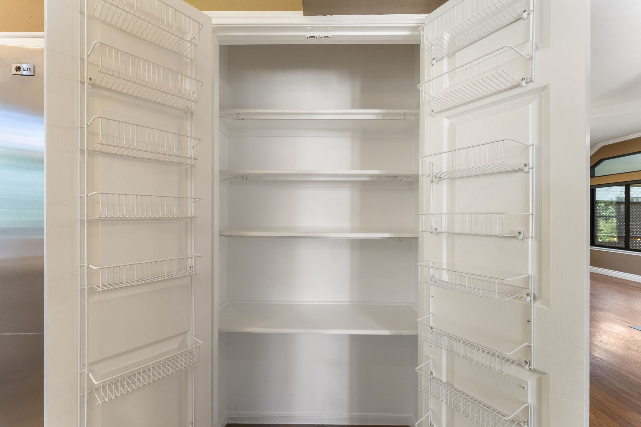 98 South Wilde Yaupon Court Spring, TX 77381 - Photo 9 of 49 Spacious pantry!