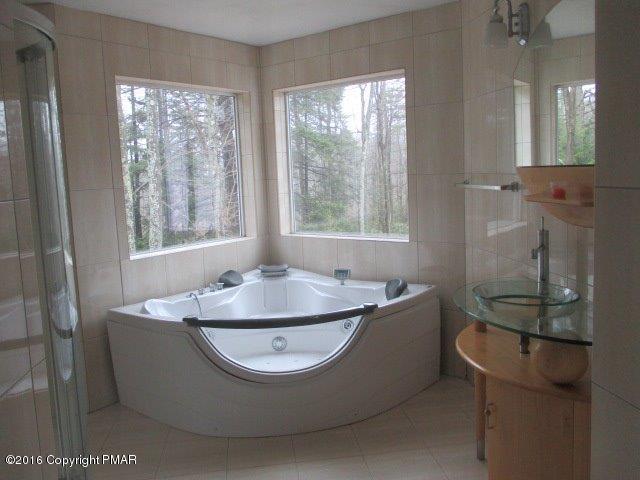 5113 Goose Pond Road Tobyhanna, PA 18466 - Photo 10 of 17 MASTER BATH