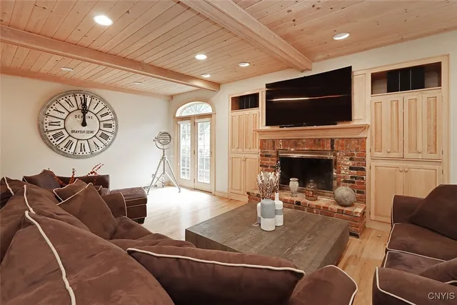 $999,900 | 8428 Hobnail Road, Manlius, NY 13104