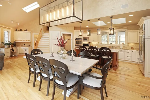 $999,900 | 8428 Hobnail Road, Manlius, NY 13104