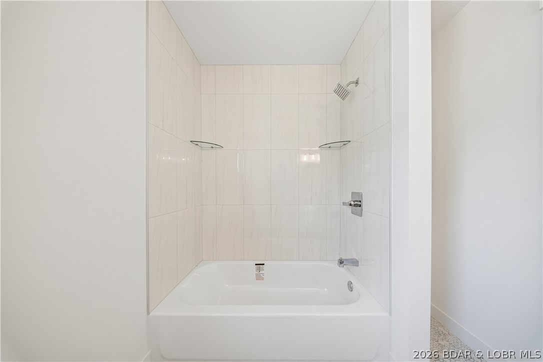 364 Relaxation Point Camdenton, MO 65020 - Photo 21 of 35 Upper Guest Bath