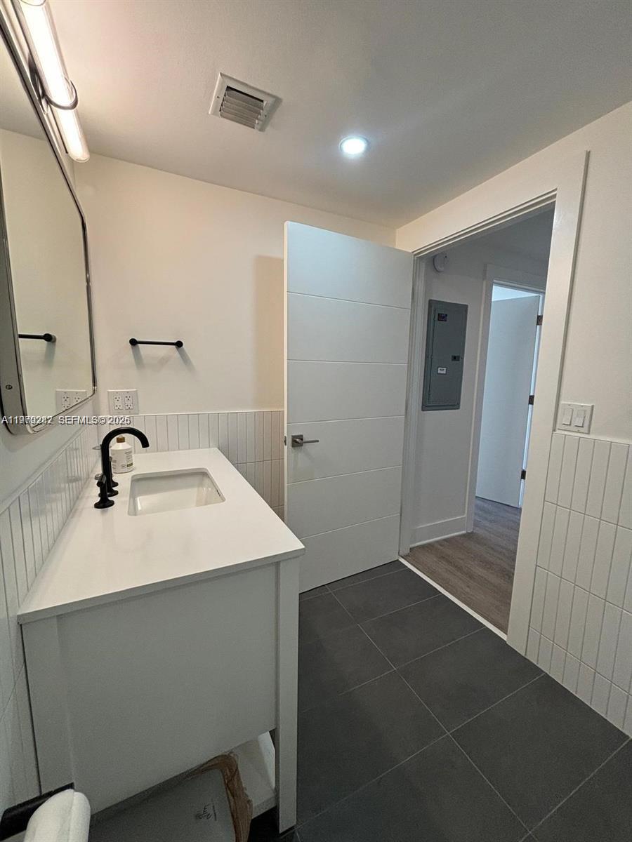 888 Douglas Road, Unit 1002 Coral Gables, FL 33134 - Photo 20 of 34 a bathroom with a sink and mirror