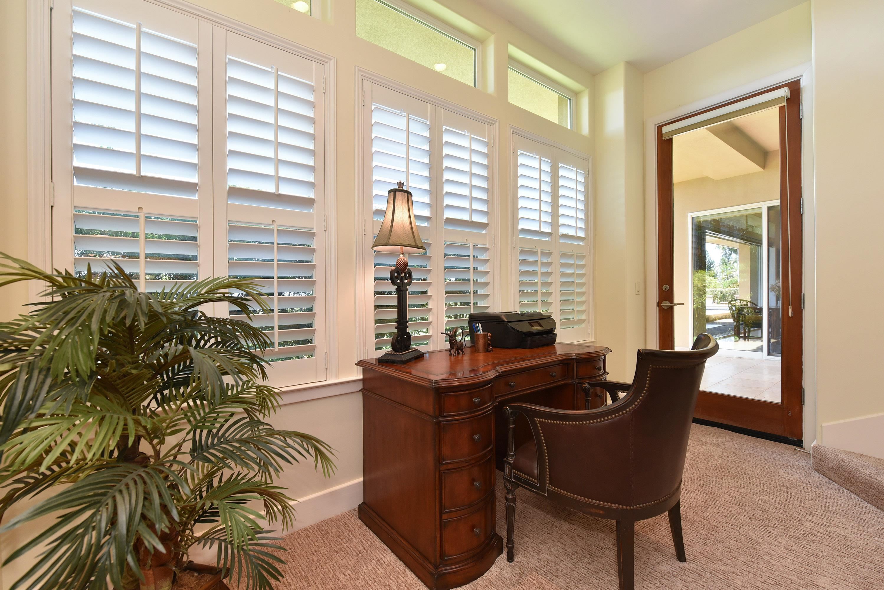 175 Ulukoa Place Lahaina, HI 96761 - Photo 29 of 50 a room with furniture and windows