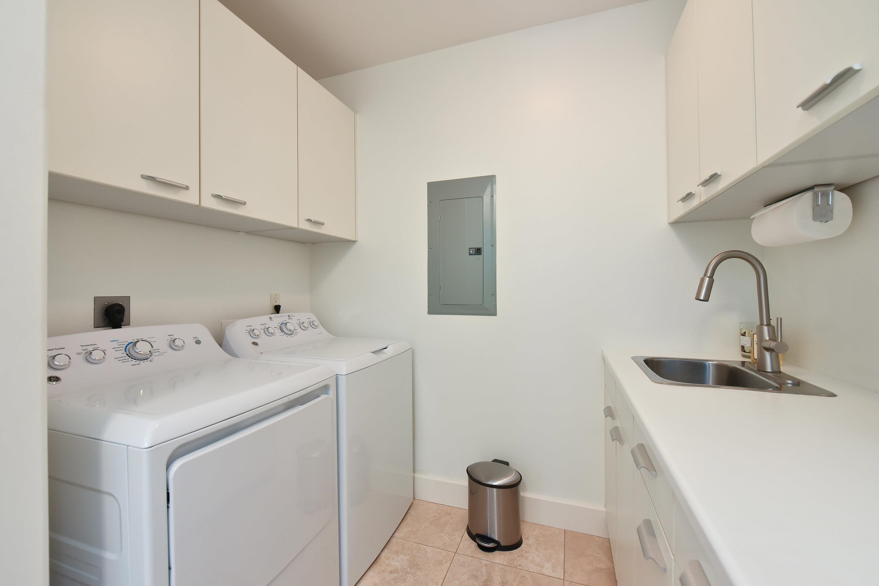 175 Ulukoa Place Lahaina, HI 96761 - Photo 37 of 50 a utility room with dryer and washer