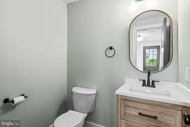 a view of empty room with window