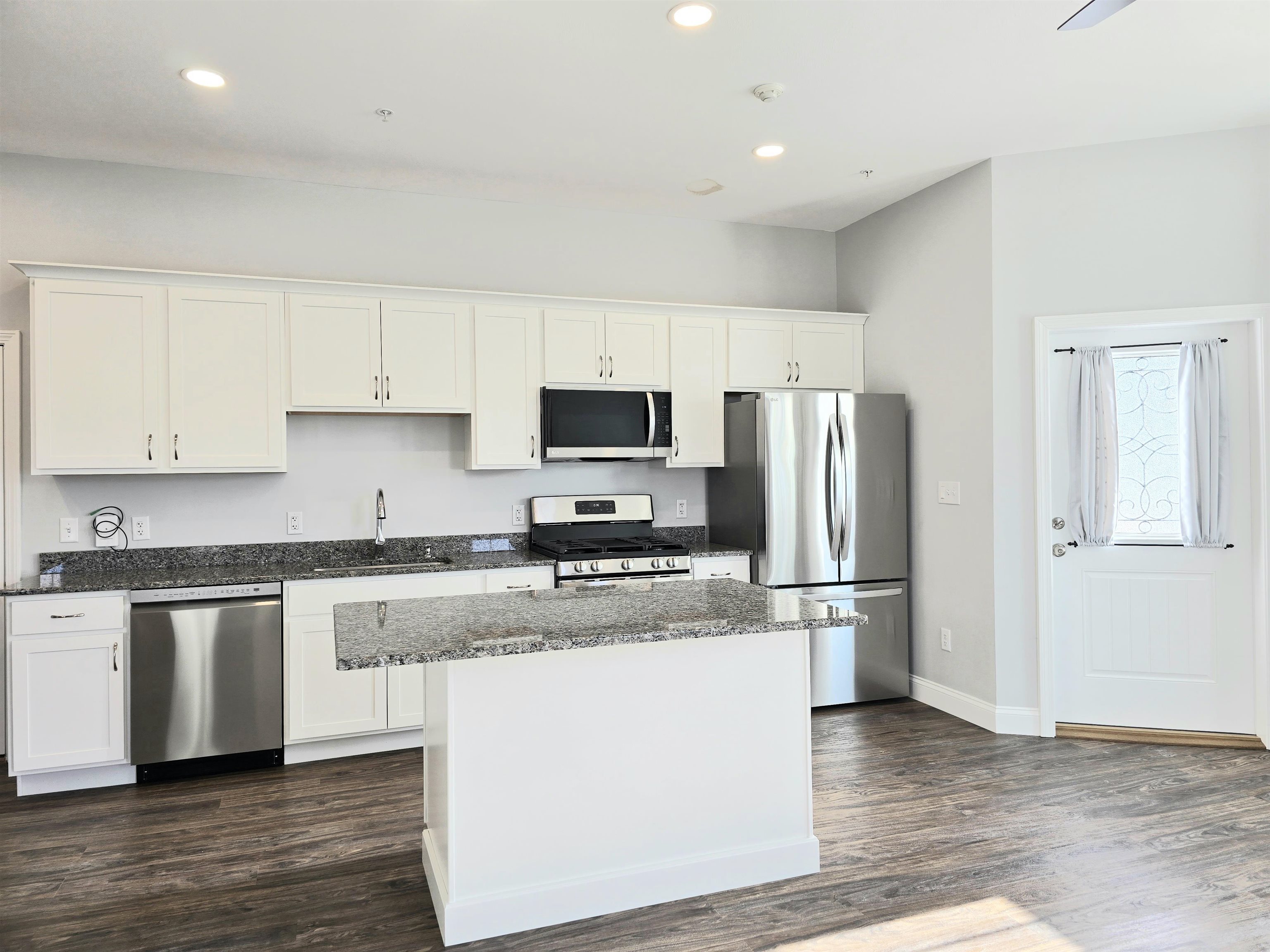 2 Railroad Avenue, Unit 101 Merrimack, NH 03054 - Photo 4 of 18