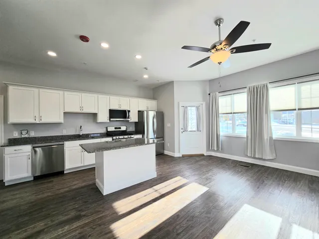 $1,900 | 2 Railroad Avenue, Unit 101, Merrimack, NH 03054