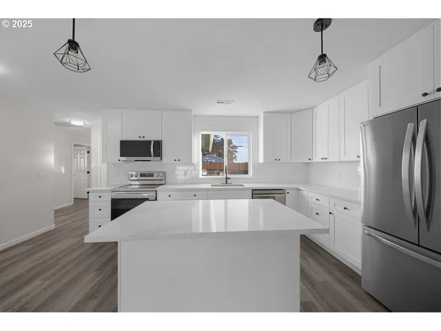 $470,000 | 87831 Astor Lane, Bandon, OR 97411