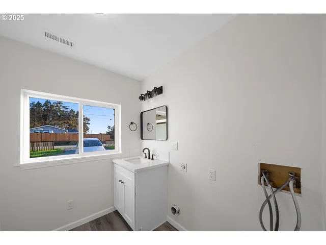 $470,000 | 87831 Astor Lane, Bandon, OR 97411