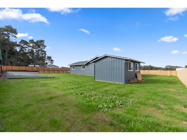 $470,000 | 87831 Astor Lane, Bandon, OR 97411