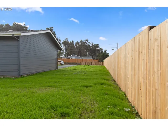 $470,000 | 87831 Astor Lane, Bandon, OR 97411