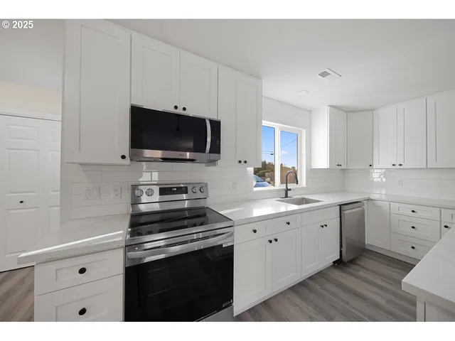 $470,000 | 87831 Astor Lane, Bandon, OR 97411