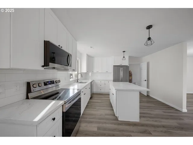 $470,000 | 87831 Astor Lane, Bandon, OR 97411