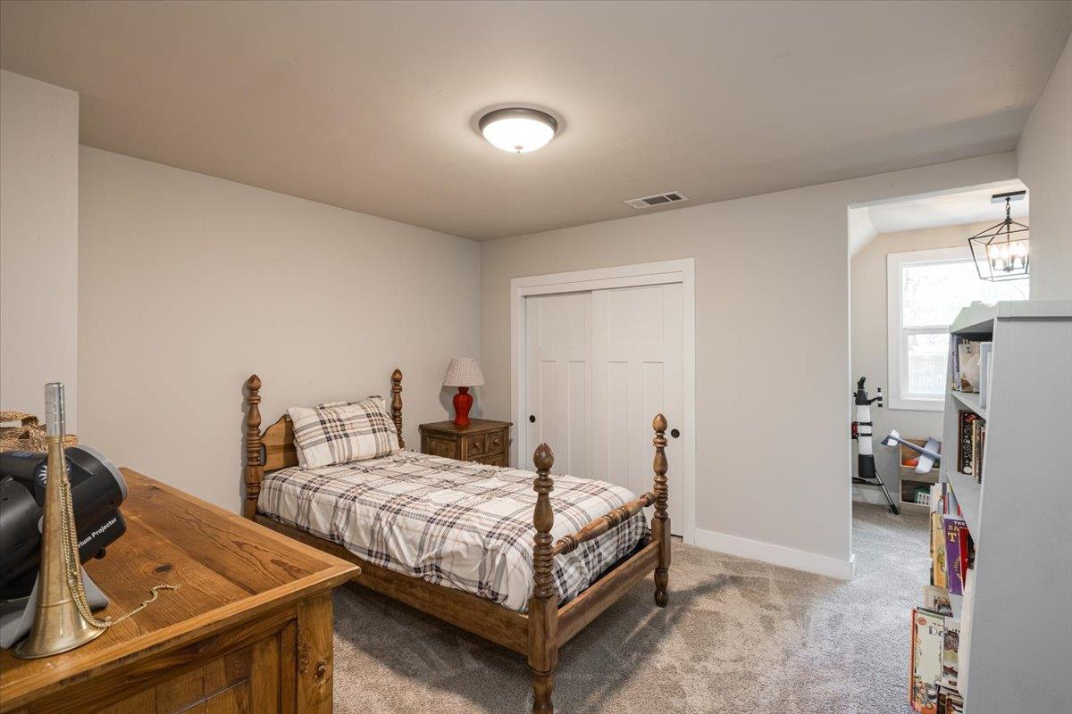 4963 Del Haven Road Placerville, CA 95667 - Photo 31 of 53 a bedroom with two beds and painted walls