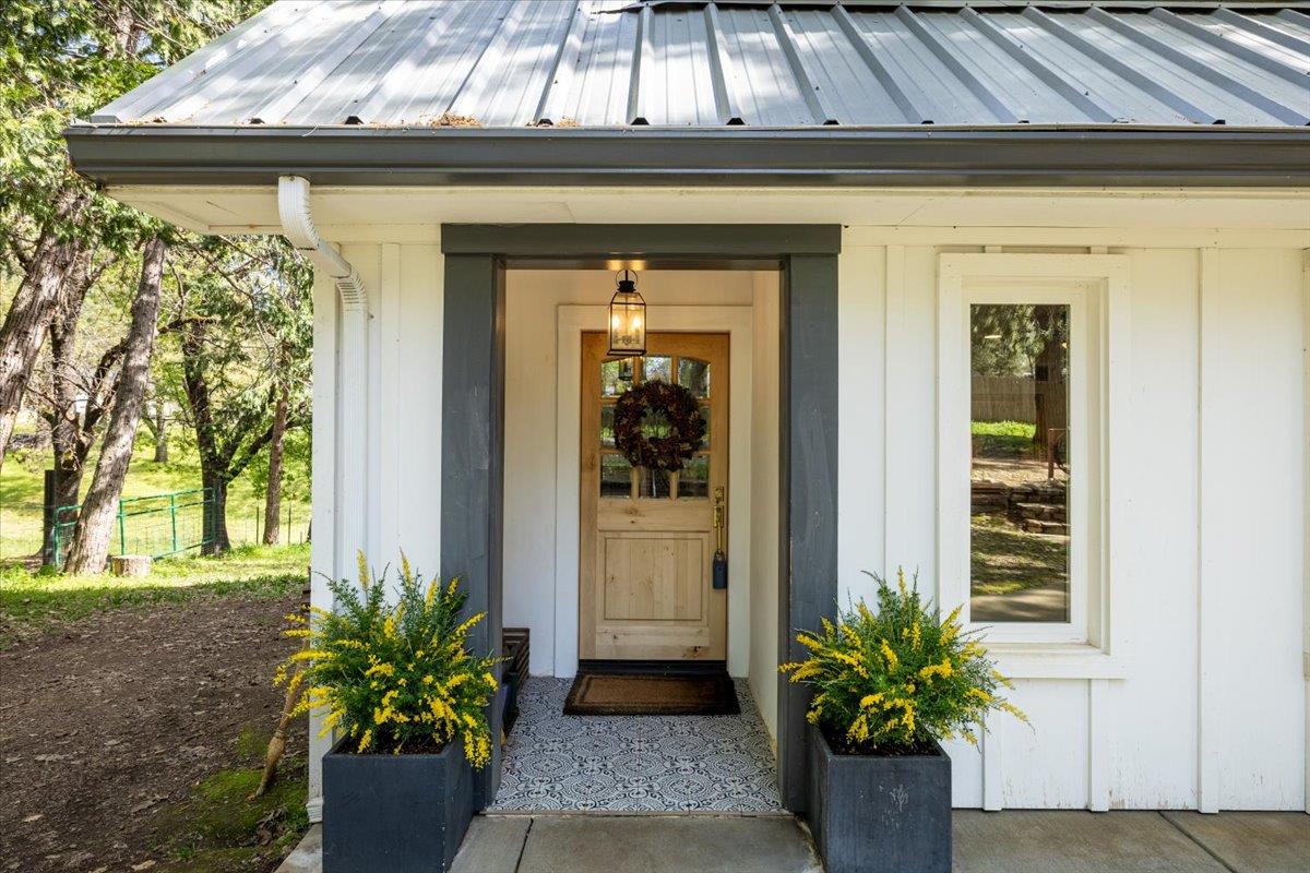 4963 Del Haven Road Placerville, CA 95667 - Photo 4 of 53 a front view of a house with a blue gate