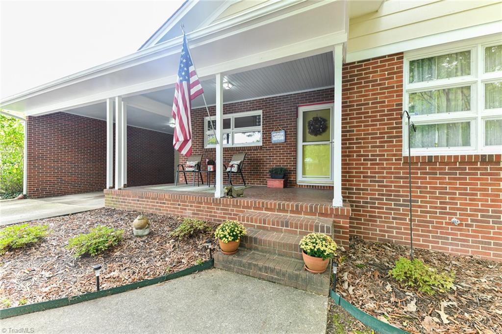 414 Rockspring Road High Point, NC 27262 - Photo 3 of 31 Gallery Image 3