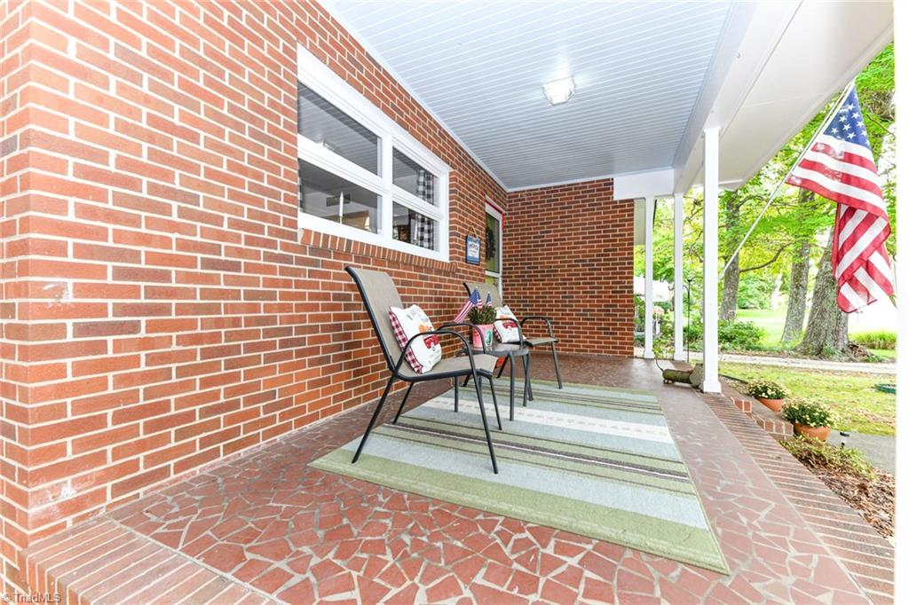 414 Rockspring Road High Point, NC 27262 - Photo 4 of 31 Gallery Image 4