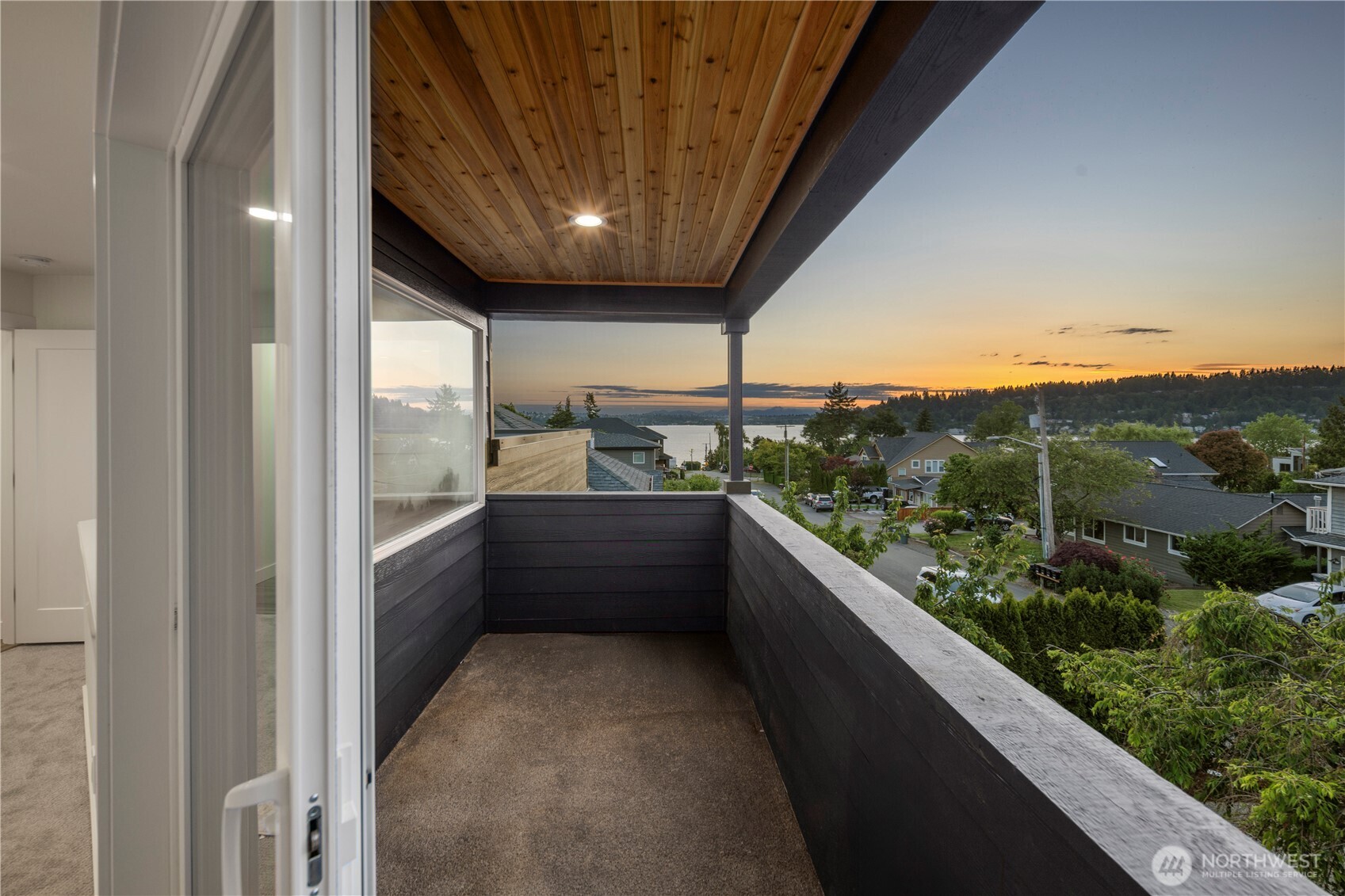 1005 North 33rd Street Renton, WA 98056 - Photo 18 of 36 a view of hotel and patio