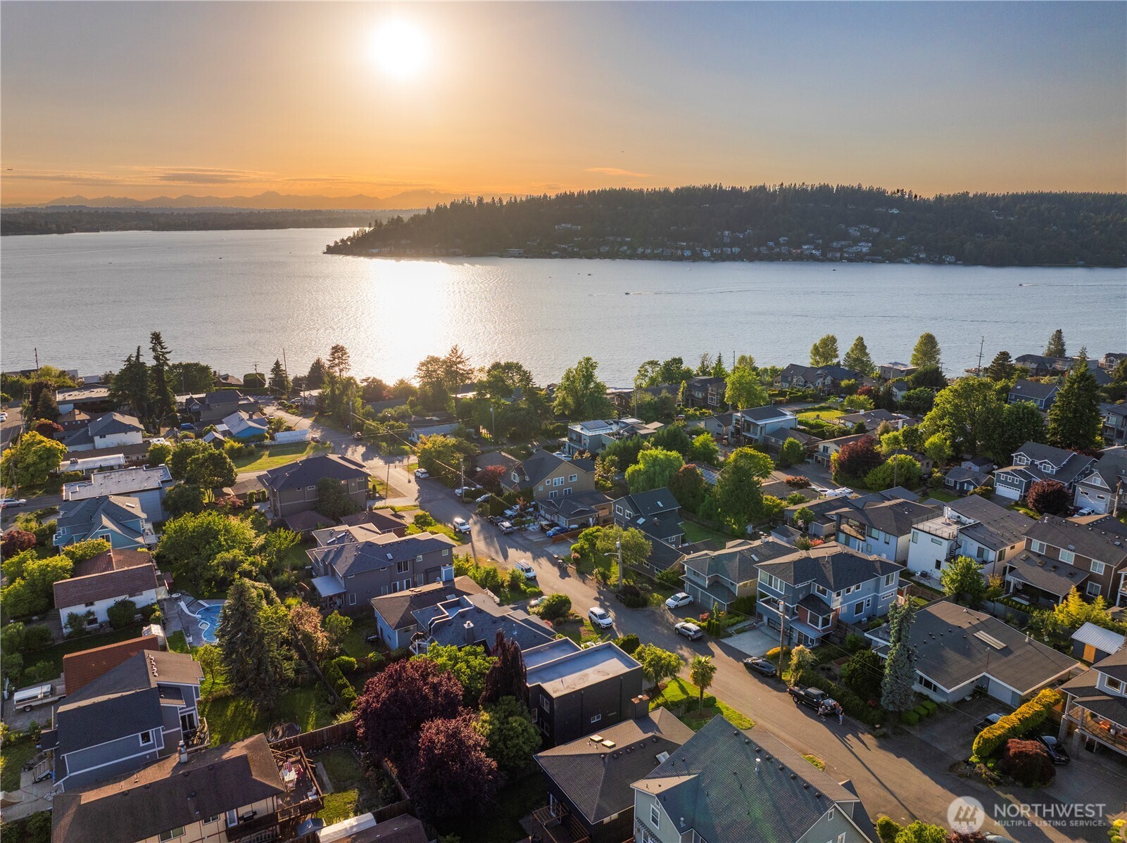 1005 North 33rd Street Renton, WA 98056 - Photo 32 of 36 a view of a city and lake view