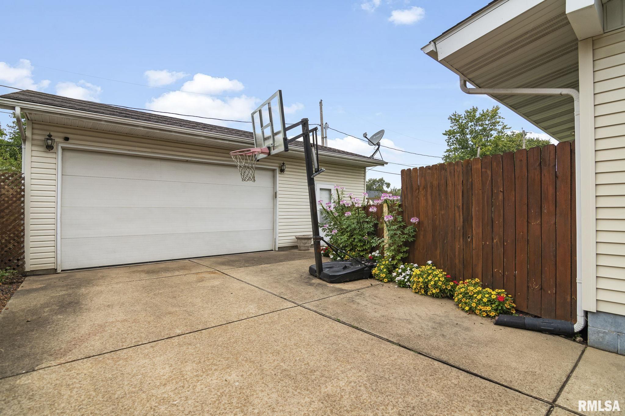 11 St Cabrini Court Springfield, IL 62702 - Photo 29 of 35 Gallery Image 29