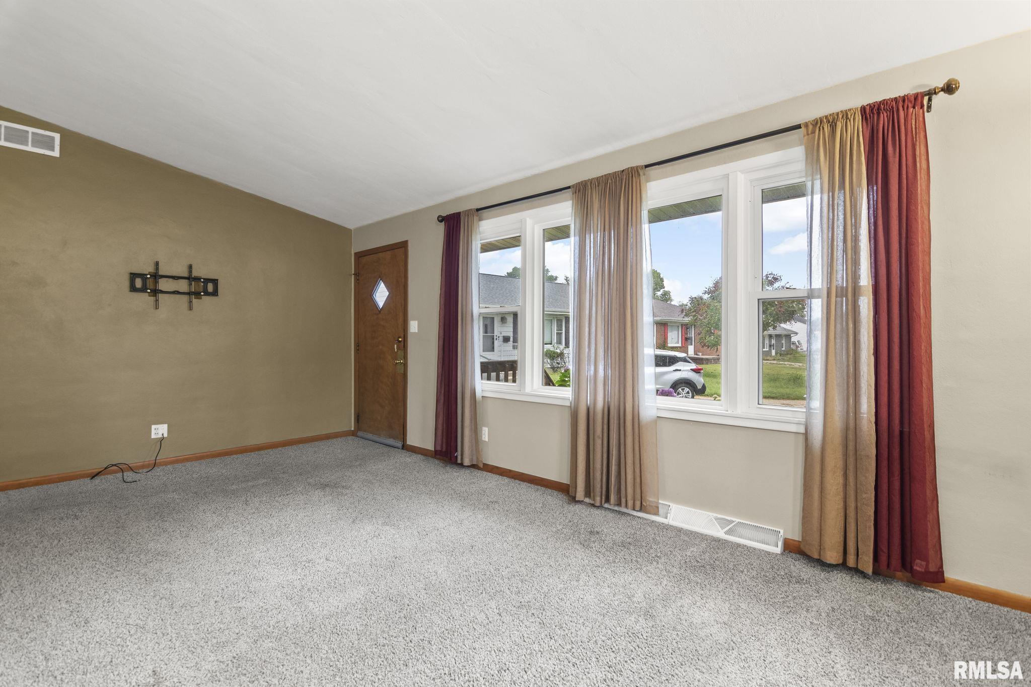 11 St Cabrini Court Springfield, IL 62702 - Photo 6 of 35 Gallery Image 6