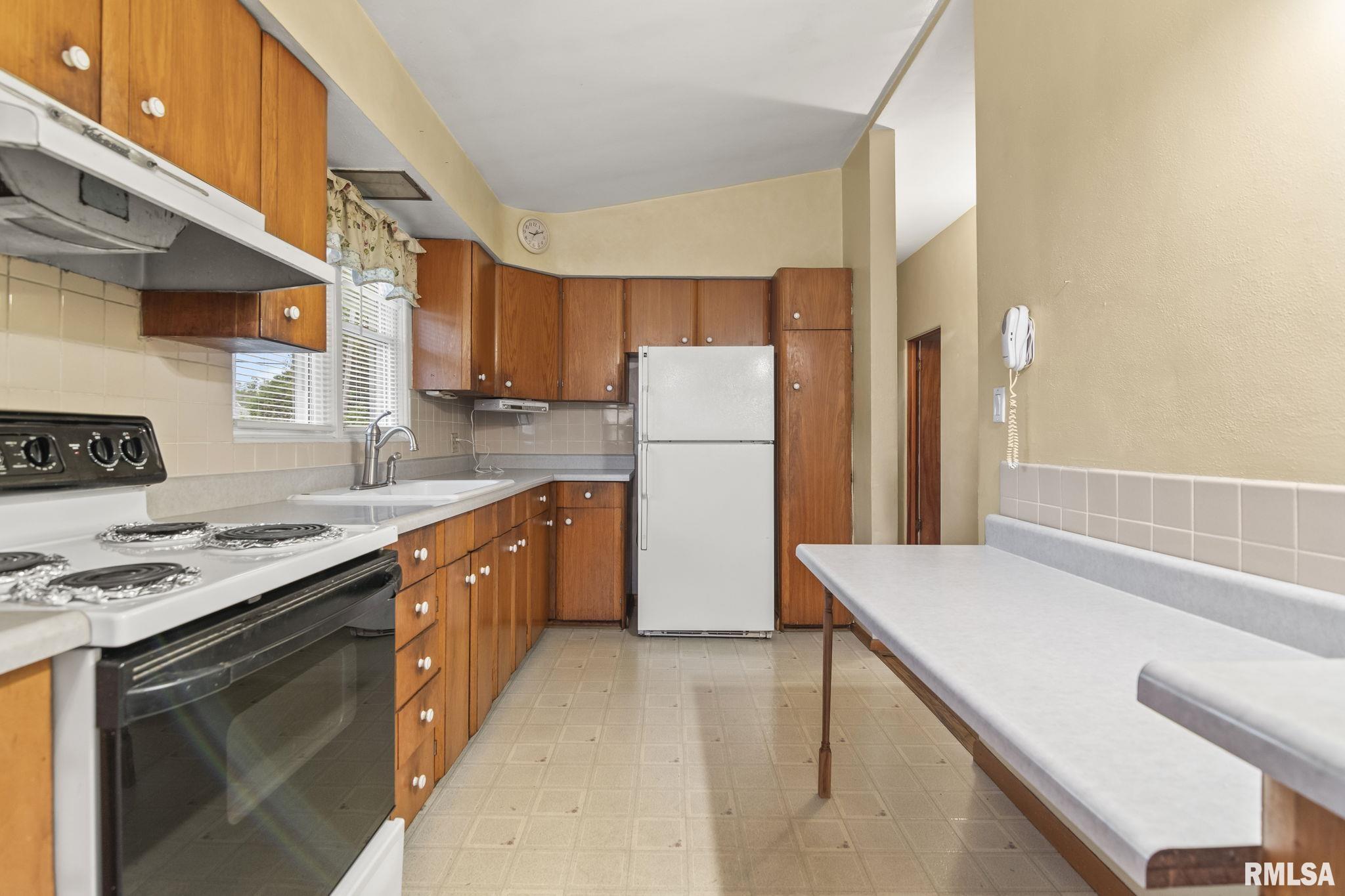 11 St Cabrini Court Springfield, IL 62702 - Photo 10 of 35 Gallery Image 10