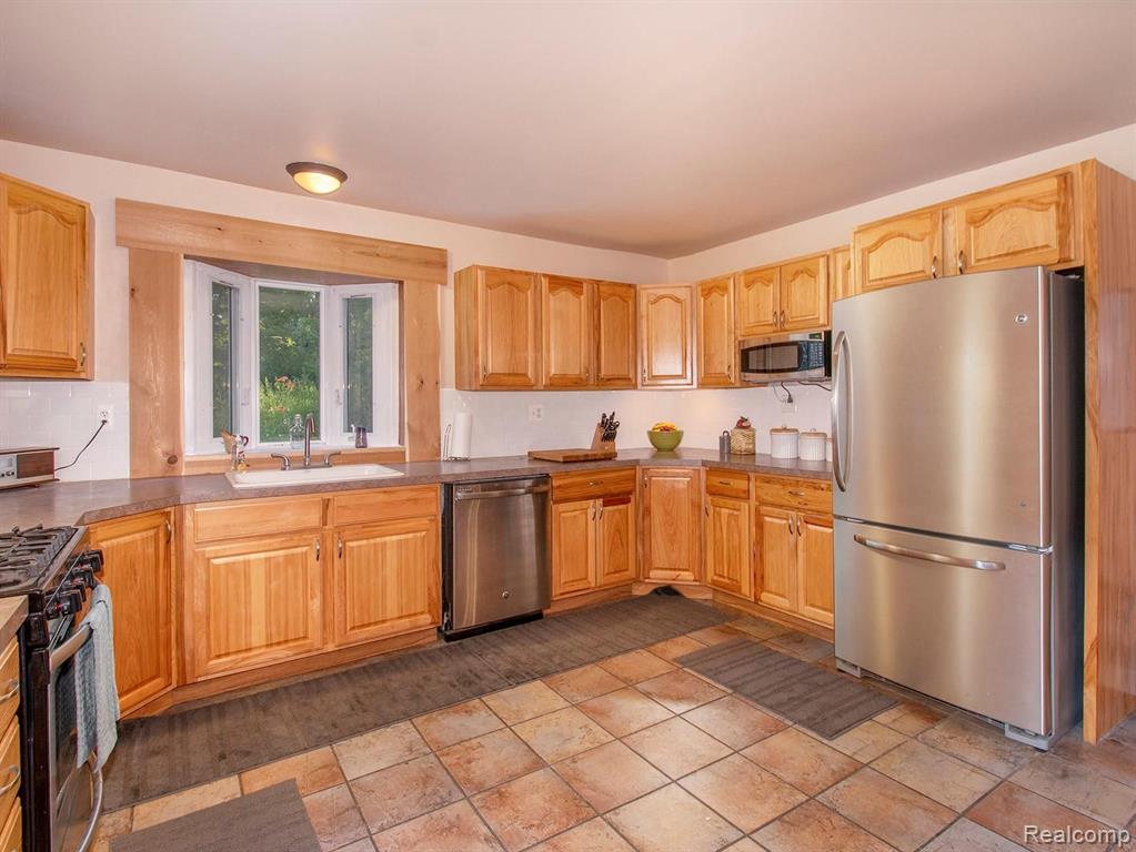 2533 South Lake George Road Metamora, MI 48455 - Photo 4 of 36