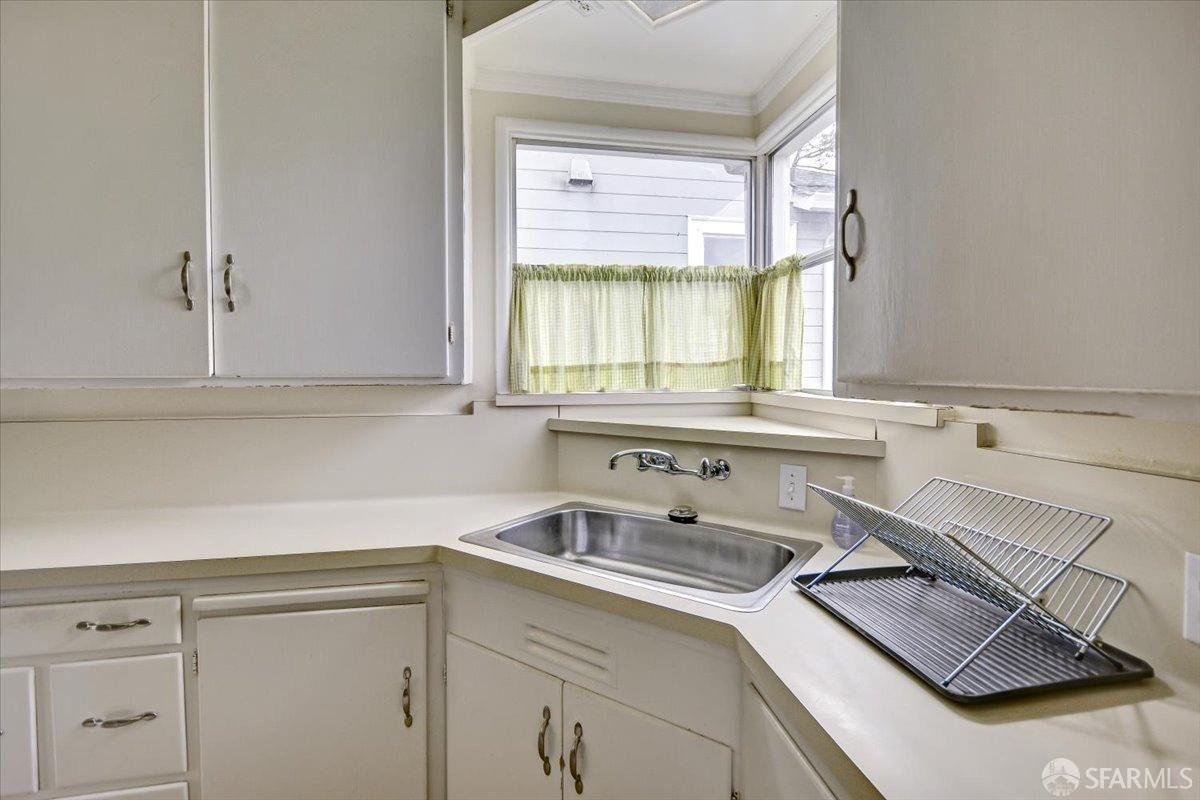 201 Taurus Avenue Oakland, CA 94611 - Photo 9 of 38