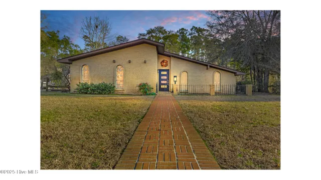 $315,000 | 226 Pinewood Drive, Minnesott Beach, NC 28510