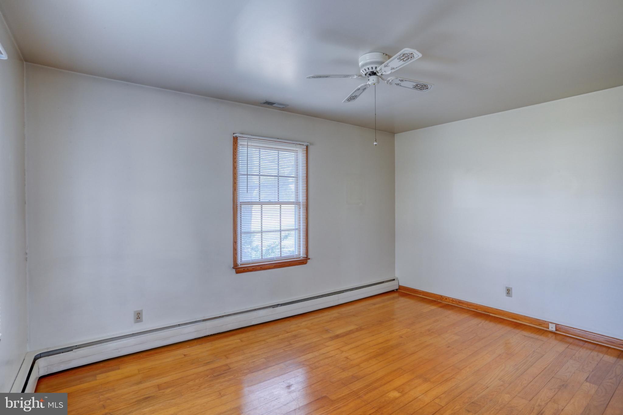 4215 Preston Road Hurlock, MD 21643 - Photo 18 of 40 an empty room with a window