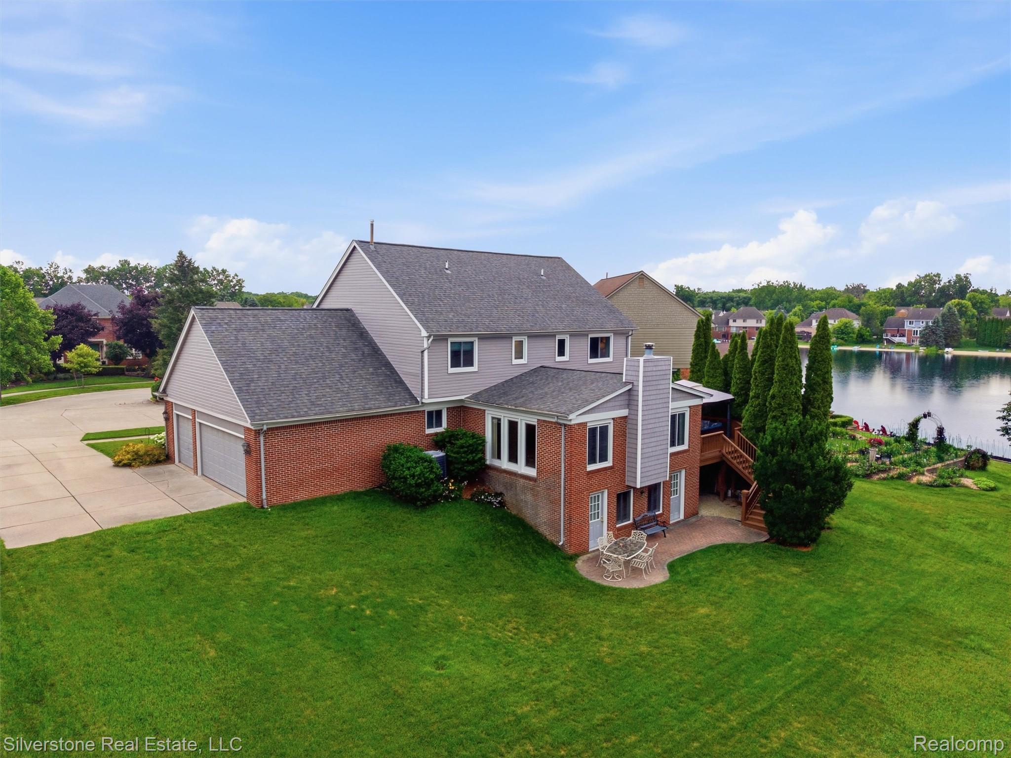 6577 Edith Court Troy, MI 48085 - Photo 7 of 61 12-DJI_20260624161745_0403_D.jpg