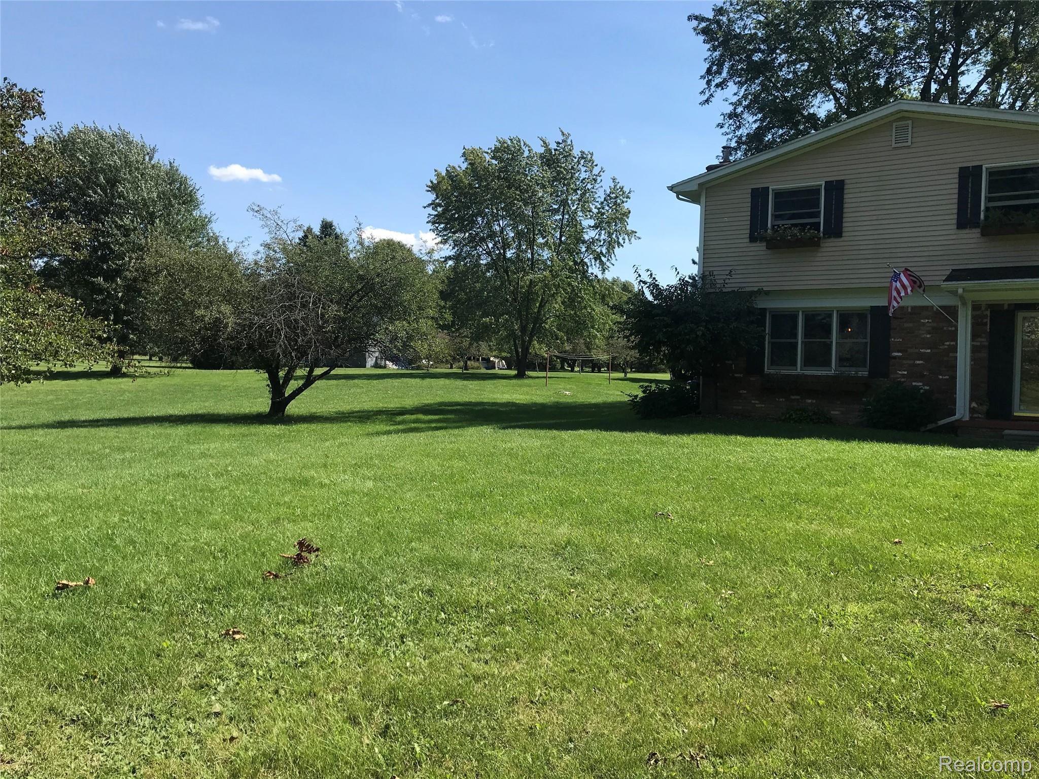 9045 Oakhill Road Clarkston, MI 48348 - Photo 5 of 55 IMG_3848.JPG
