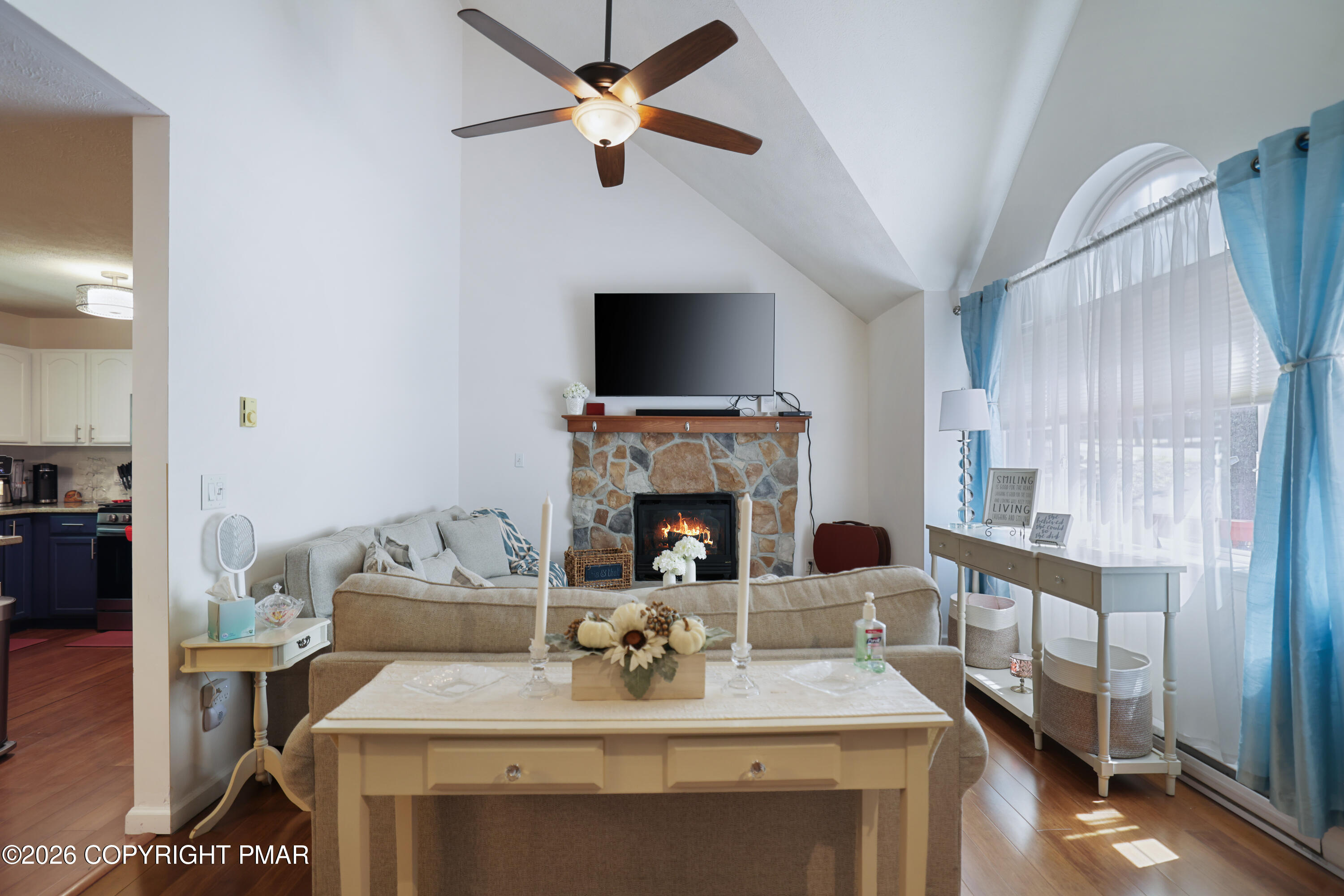155 Wellington Way Bushkill, PA 18324 - Photo 12 of 76 12- Living Room