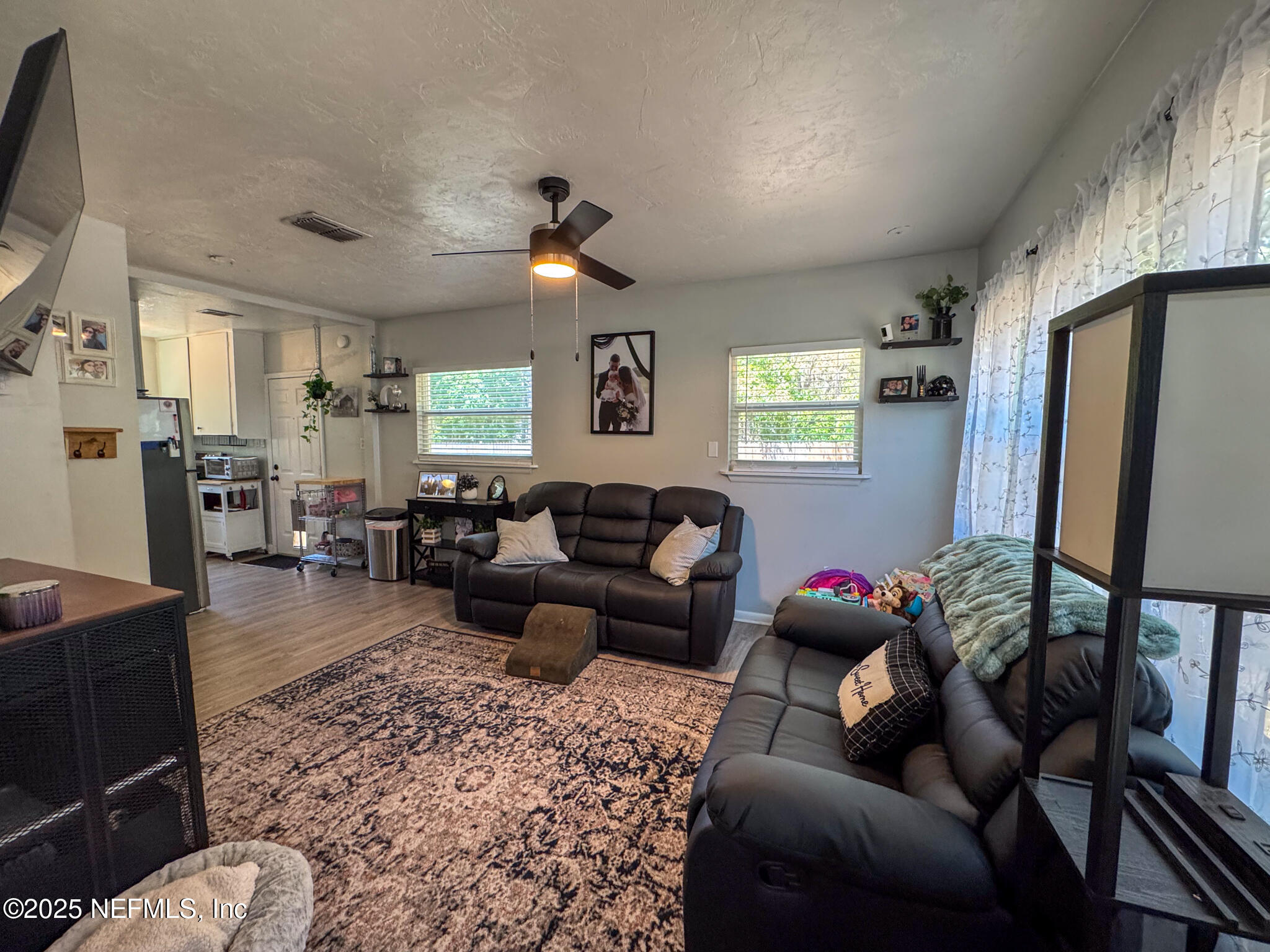109 Mason Road Melrose, FL 32666 - Photo 7 of 27 a living room with furniture and a flat screen tv