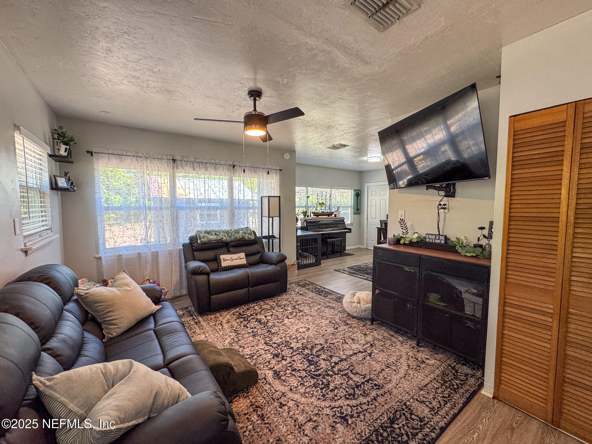 109 Mason Road Melrose, FL 32666 - Photo 9 of 27 a living room with furniture and a flat screen tv