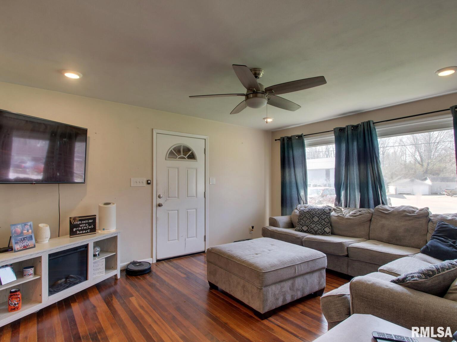 1301 Cherry Lane Quincy, IL 62301 - Photo 9 of 24